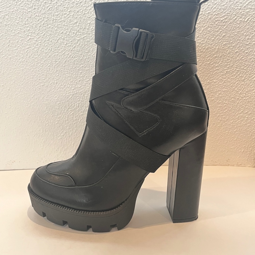 Amazon Essentials Black Heeled Boots